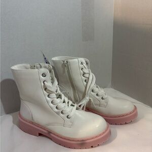 Sugar Kaedy White Combat Boots Women’s w/Pink Sole NWT side zip lace up size 7